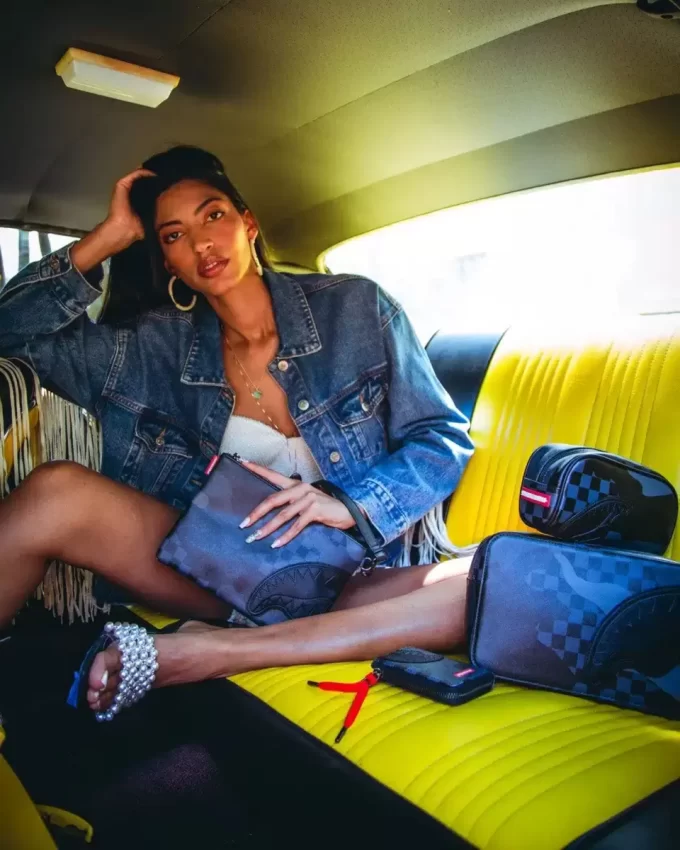 3AM NEVER SLEEP CROSSOVER CLUTCH 3AM NEVER SLEEP CROSSOVER CLUTCH