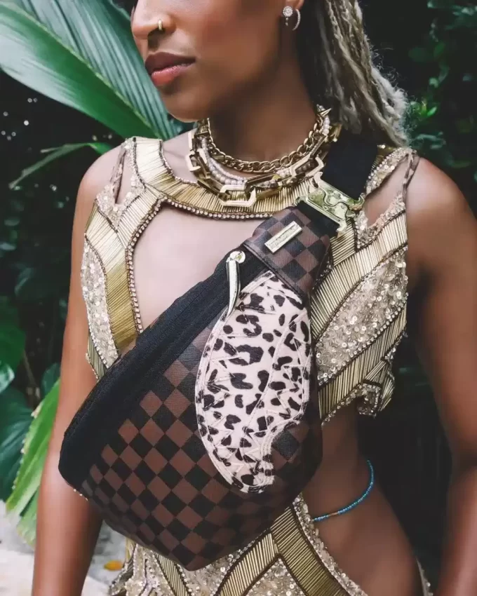 A.i.3 THE LEGACY SAVVY CROSSBODY A.i.3 THE LEGACY SAVVY CROSSBODY