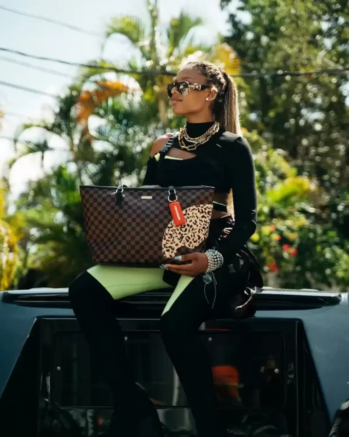 A.i.3 THE LEGACY TOTE A.i.3 THE LEGACY TOTE