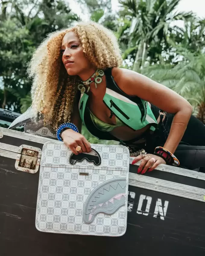 A.I.8 AFRICAN INTELLIGENCE BOOKED & BUSY CITY SAVVY HANDBAG A.I.8 AFRICAN INTELLIGENCE BOOKED & BUSY CITY SAVVY HANDBAG