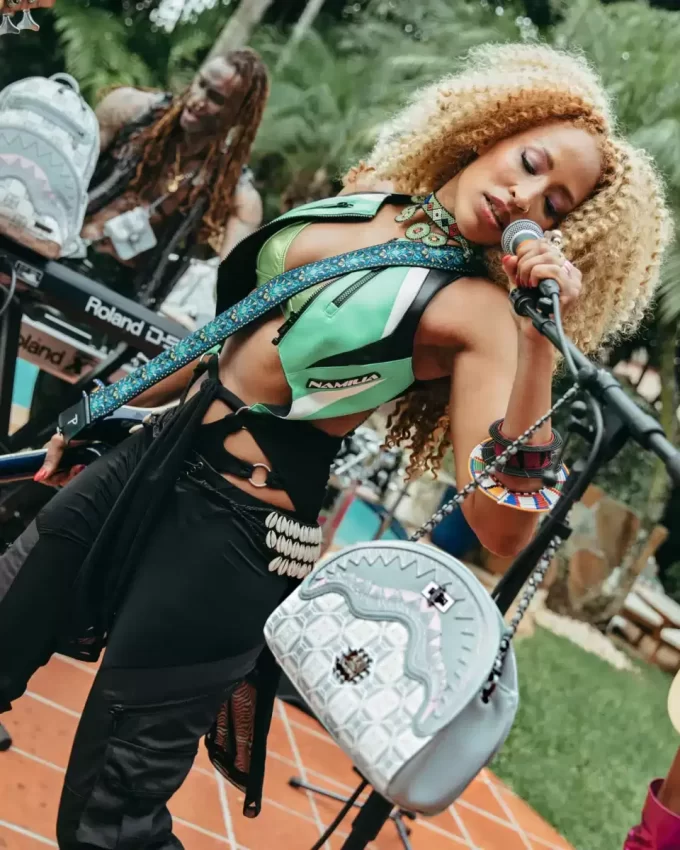 A.I.8 AFRICAN INTELLIGENCE BOOKED & BUSY SHARK HANDBAG A.I.8 AFRICAN INTELLIGENCE BOOKED & BUSY SHARK HANDBAG