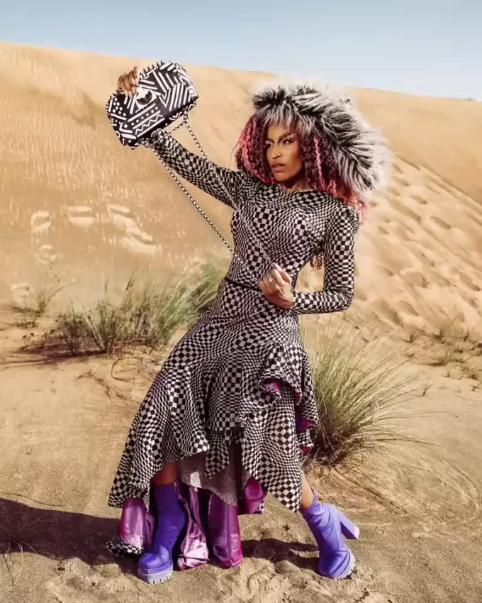 A.I.8 AFRICAN INTELLIGENCE – ORIGIN STORY SHARK HANDBAG A.I.8 AFRICAN INTELLIGENCE – ORIGIN STORY SHARK HANDBAG