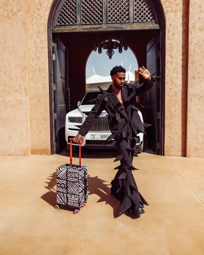 A.I.8 AFRICAN INTELLIGENCE – ORIGIN STORY SHARKNAUTICS HARDSHELL CARRY-ON LUGGAGE A.I.8 AFRICAN INTELLIGENCE – ORIGIN STORY SHARKNAUTICS HARDSHELL CARRY-ON LUGGAGE