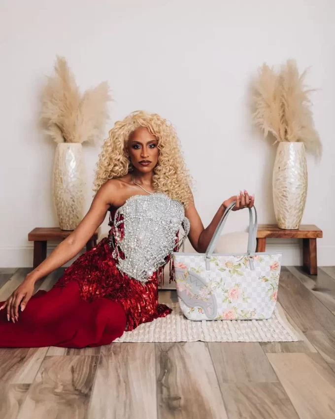 A.I. AFRICAN INTELLIGENCE ELEGANT ENERGY TOTE – SANDFLOWER COLLAB A.I. AFRICAN INTELLIGENCE ELEGANT ENERGY TOTE – SANDFLOWER COLLAB