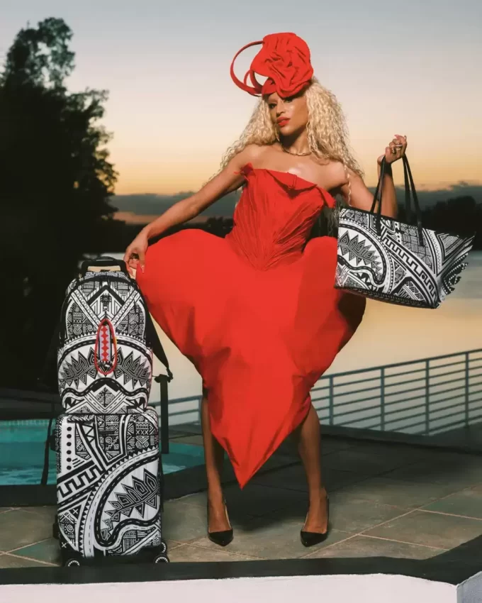 A.I. AFRICAN INTELLIGENCE THE SKYHAWK WING TOTE – SANDFLOWER COLLAB A.I. AFRICAN INTELLIGENCE THE SKYHAWK WING TOTE – SANDFLOWER COLLAB