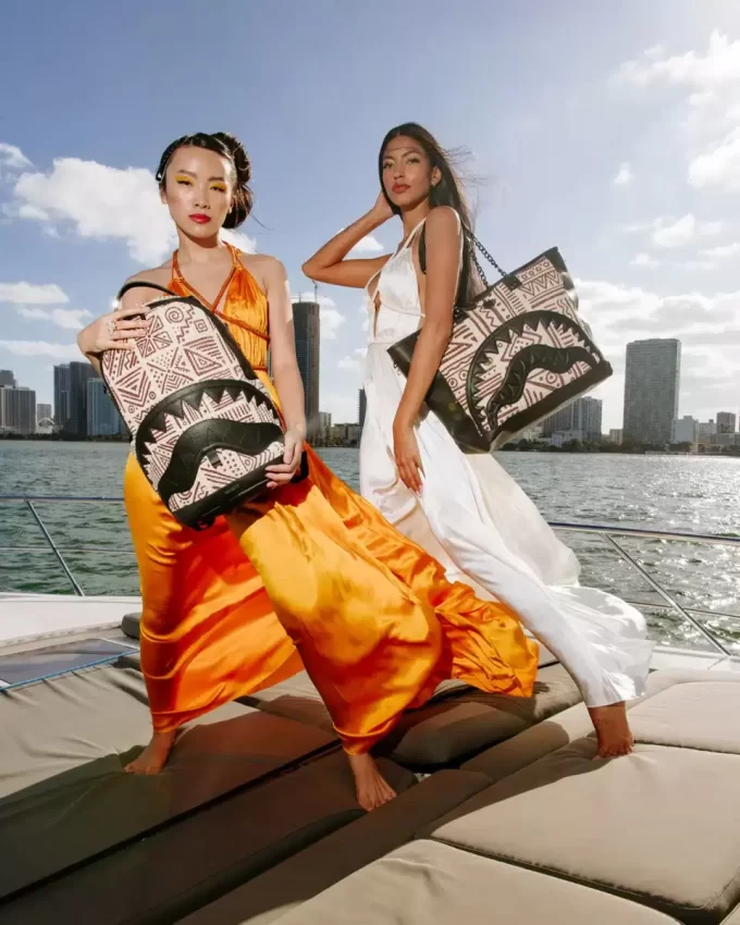 A.I. PALM MIRAGE SHARK LUXE BEACH TOTE A.I. PALM MIRAGE SHARK LUXE BEACH TOTE