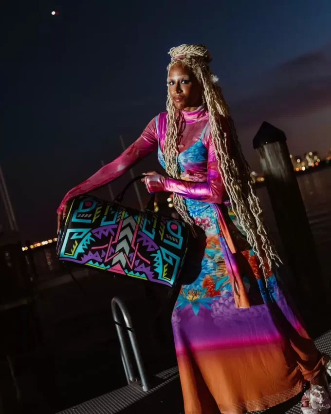 A.I. PATH TO THE FUTURE III DUFFLE – SANDFLOWER COLLAB (GLOW IN THE DARK) A.I. PATH TO THE FUTURE III DUFFLE – SANDFLOWER COLLAB (GLOW IN THE DARK)