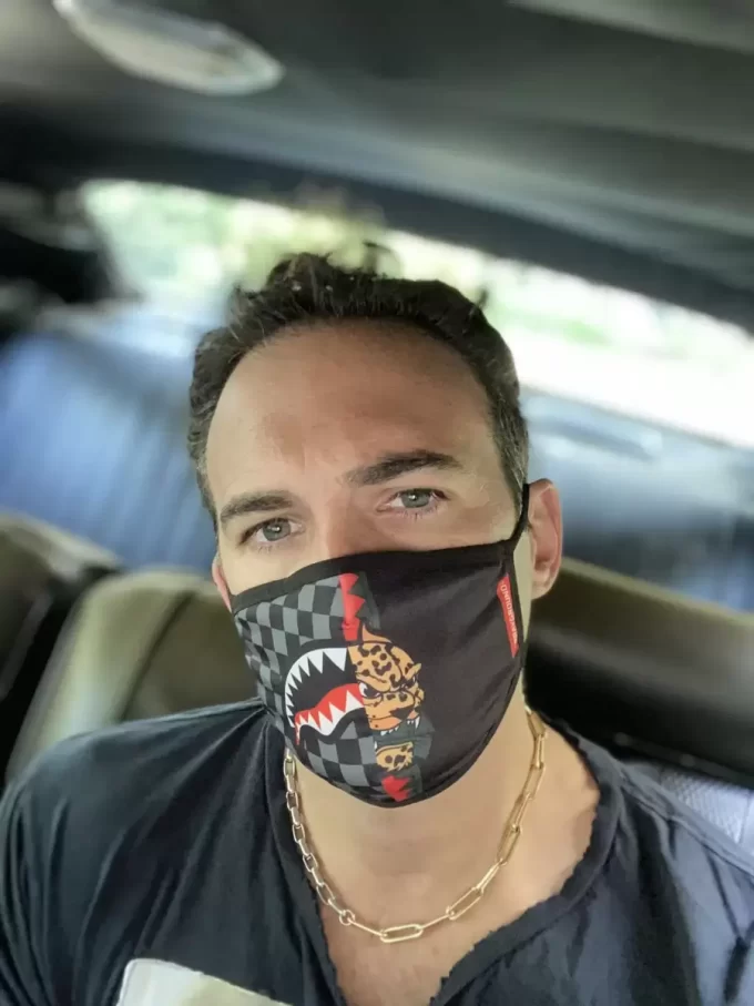 ADULT SPUCCI SPLIT FORM-FITTING FACE MASK ADULT SPUCCI SPLIT FORM-FITTING FACE MASK