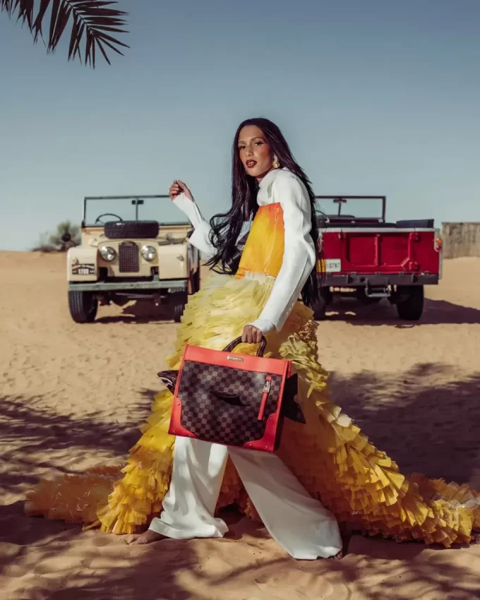 ALL OR NOTHING SHARKS IN PARIS TOTE ALL OR NOTHING SHARKS IN PARIS TOTE