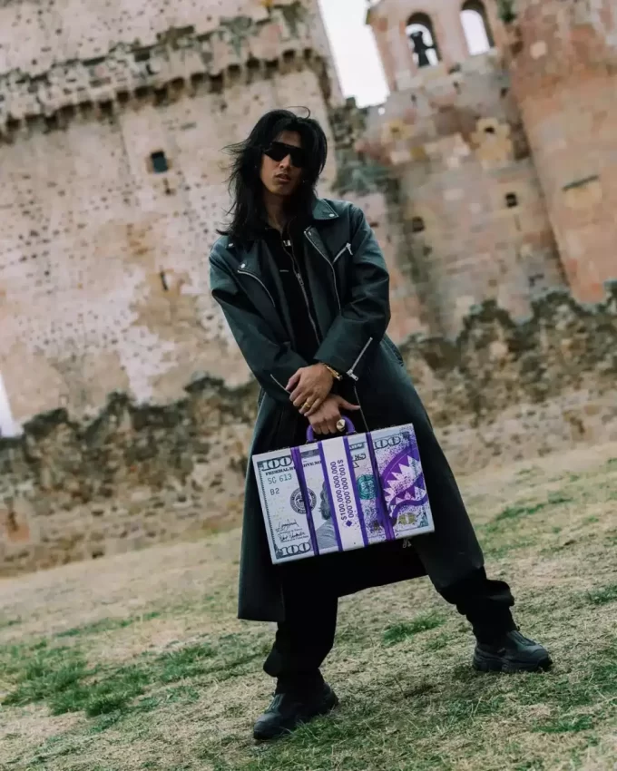 BILLIONS IN THE BANK BRIEFCASE BILLIONS IN THE BANK BRIEFCASE