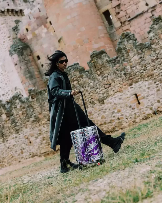 BILLIONS IN THE BANK HARD SHELL CARRY-ON LUGGAGE BILLIONS IN THE BANK HARD SHELL CARRY-ON LUGGAGE