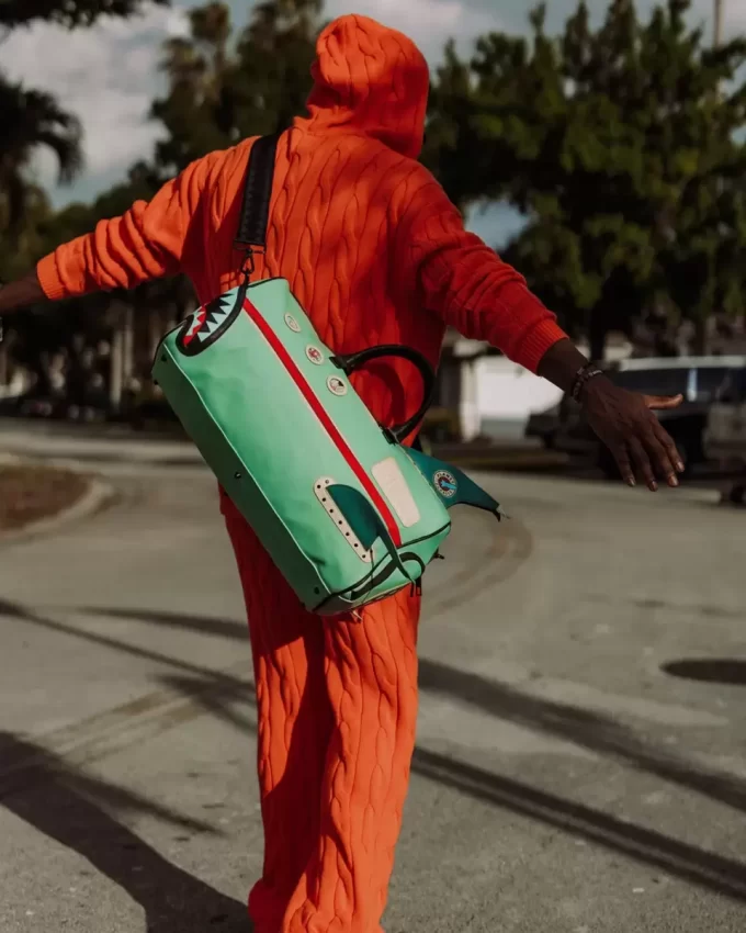 FUTURAMA PLANET EXPRESS PACK DUFFLE FUTURAMA PLANET EXPRESS PACK DUFFLE