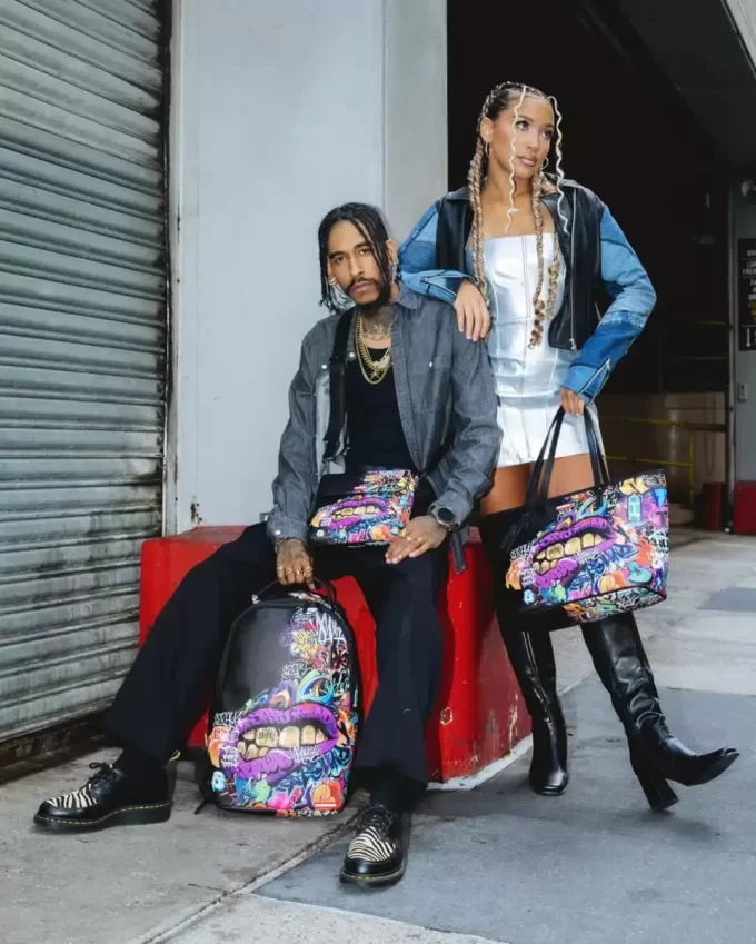 HALF GRAF LIPS MESSENGER BAG HALF GRAF LIPS MESSENGER BAG