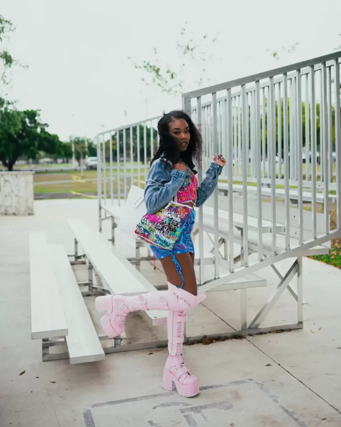 HALF GRAFF TOTE HALF GRAFF TOTE