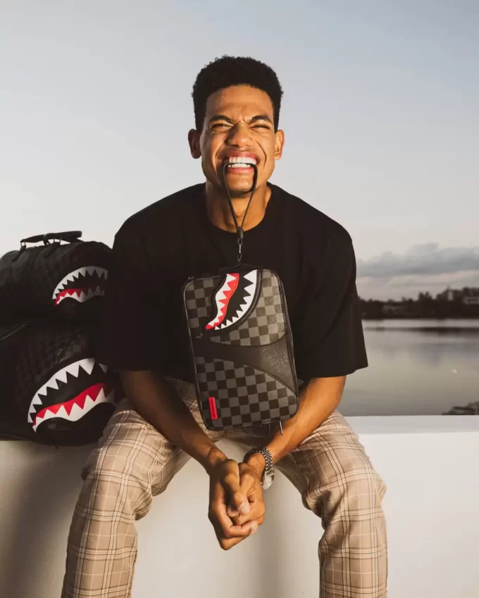 HENNY AIIR TO THE THRONE TOILETRY BAG HENNY AIIR TO THE THRONE TOILETRY BAG