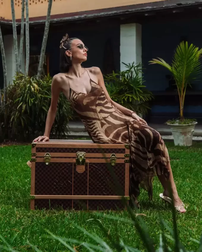 HENNYVILLE SHARKS IN PARIS TRUNK HENNYVILLE SHARKS IN PARIS TRUNK