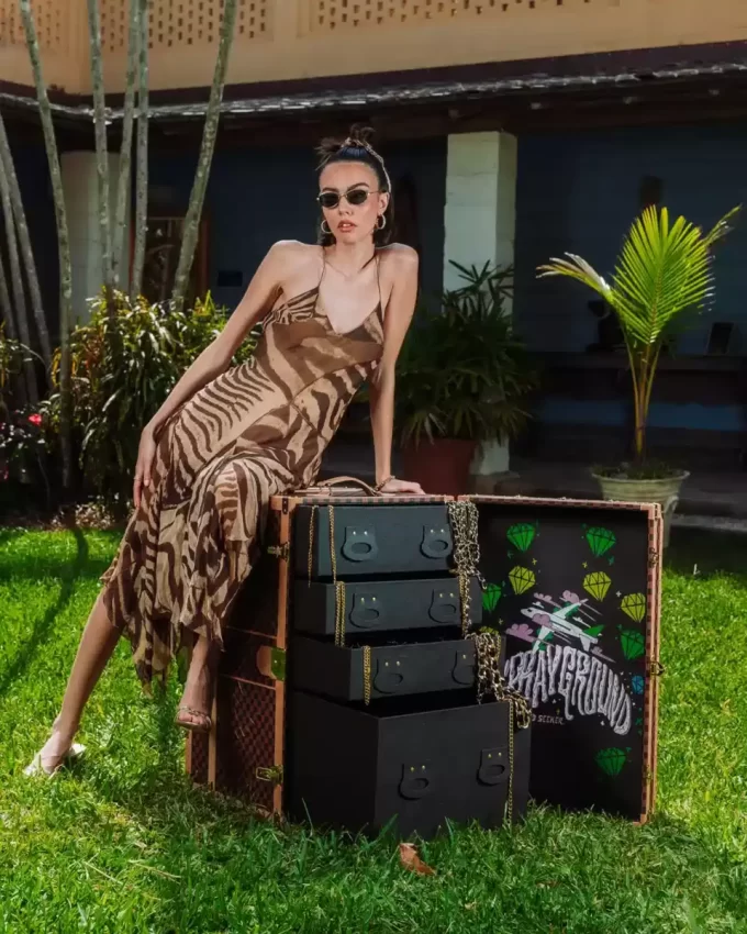 HENNYVILLE SHARKS IN PARIS TRUNK HENNYVILLE SHARKS IN PARIS TRUNK