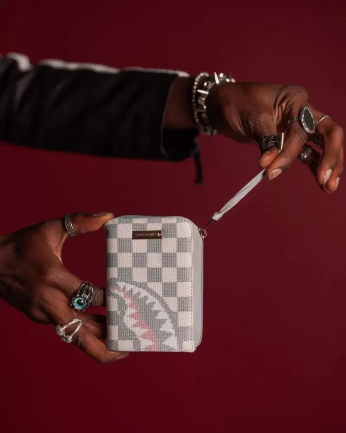 KNIT SHARKS IN PARIS IN CREAM WALLET