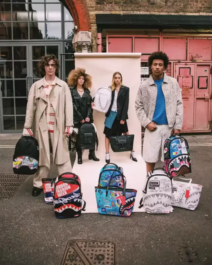 LONDON FASHION WEEK THE STRAND TOTE LONDON FASHION WEEK THE STRAND TOTE