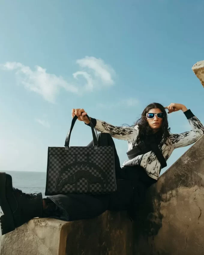 MIDNIGHT CHATEAU TORTUGA TOTE MIDNIGHT CHATEAU TORTUGA TOTE