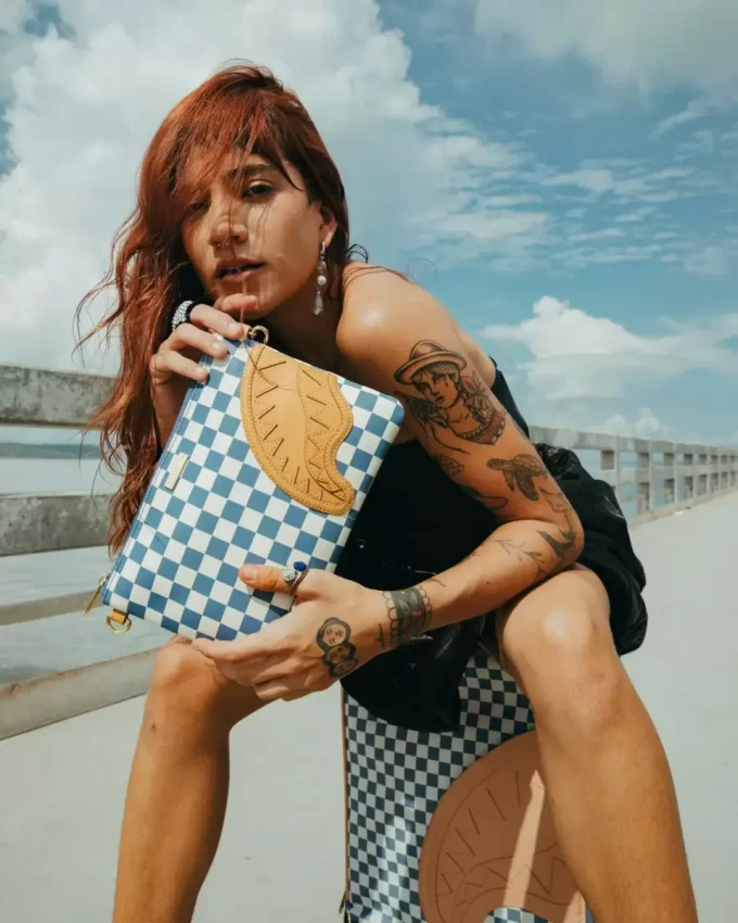 NEW SHARK YACHT CLUB CROSSOVER CLUTCH