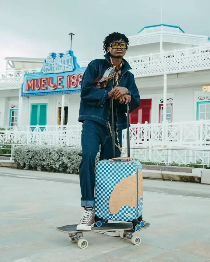 NEW SHARK YACHT CLUB IMPERIAL CARRY-ON LUGGAGE NEW SHARK YACHT CLUB IMPERIAL CARRY-ON LUGGAGE