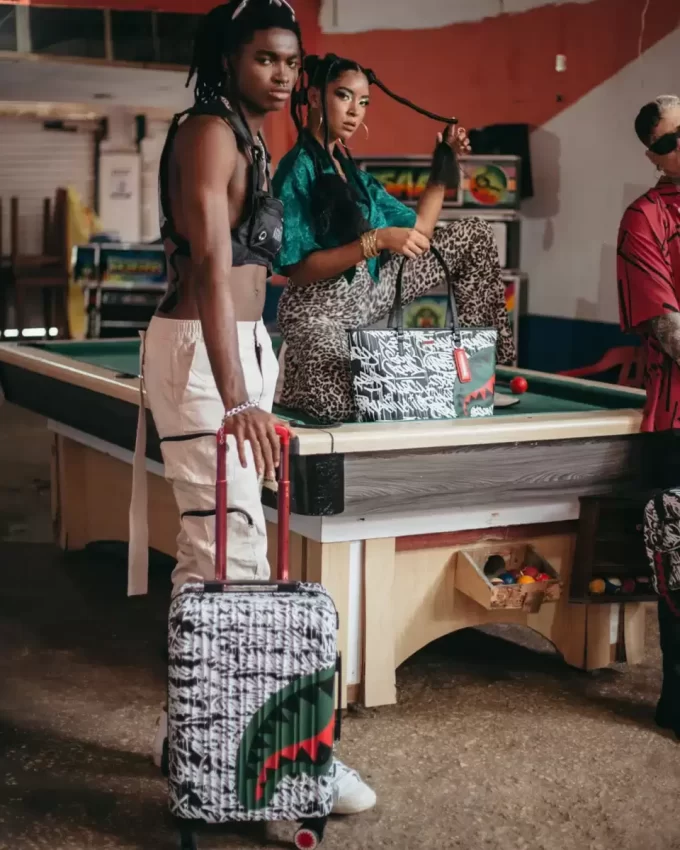 NIGHT NIGHT SHARKNAUTICS HARDSHELL CARRY-ON LUGGAGE NIGHT NIGHT SHARKNAUTICS HARDSHELL CARRY-ON LUGGAGE