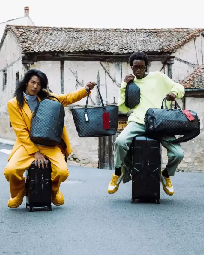 NIGHTSHARKS WORLDWIDE SHARKITECTURE FULL SIZE LUGGAGE NIGHTSHARKS WORLDWIDE SHARKITECTURE FULL SIZE LUGGAGE