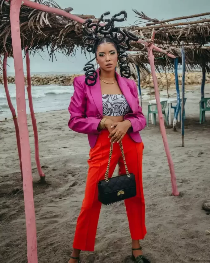 NOIR QUILT GOLD CHAIN SHARK HANDBAG NOIR QUILT GOLD CHAIN SHARK HANDBAG