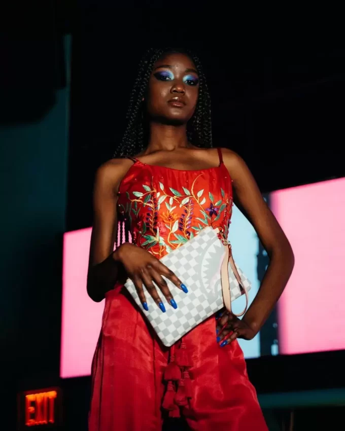 ROSE ALL DAY LA PALAIS CROSSOVER CLUTCH ROSE ALL DAY LA PALAIS CROSSOVER CLUTCH