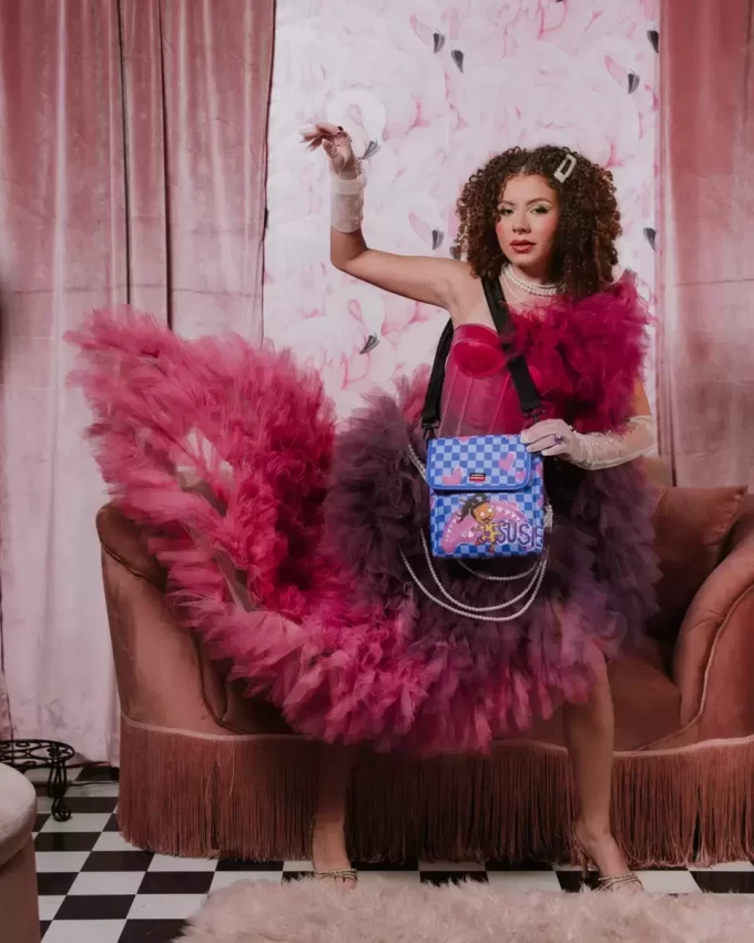 RUGRATS SUSIE CRAYON SHARK MESSENGER SLING RUGRATS SUSIE CRAYON SHARK MESSENGER SLING