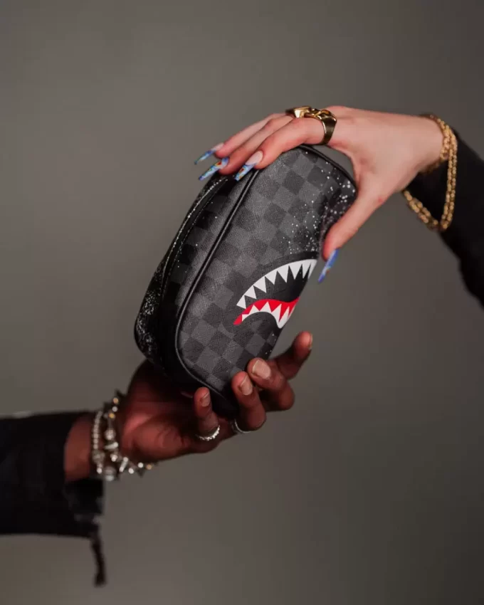 SCRIBBLE DRIBBLE CHECK POUCH