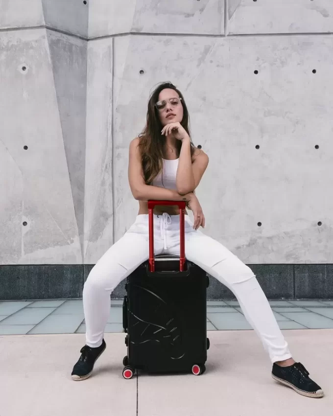 SHARKITECTURE MOLDED 22” CARRY-ON LUGGAGE SHARKITECTURE MOLDED 22” CARRY-ON LUGGAGE