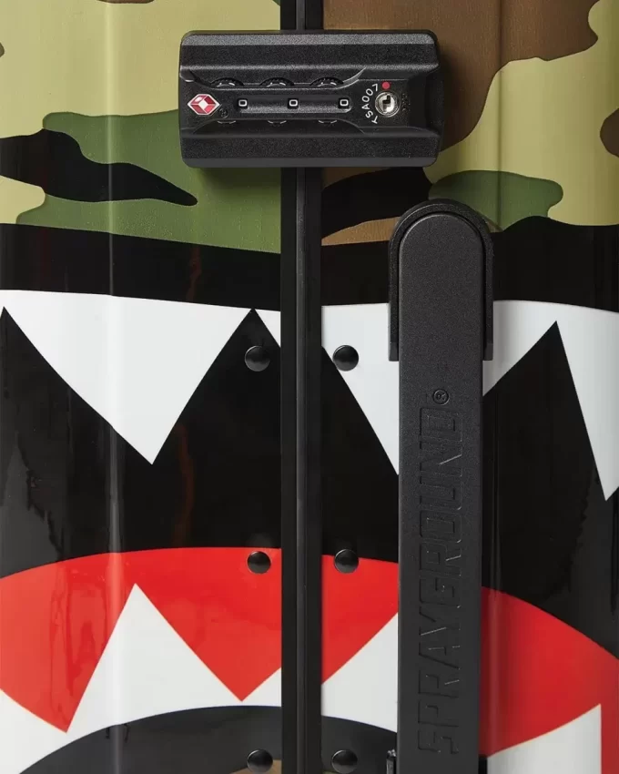 SHARKNAUTICS (CAMO) 21.5” CARRY-ON LUGGAGE SHARKNAUTICS (CAMO) 21.5” CARRY-ON LUGGAGE