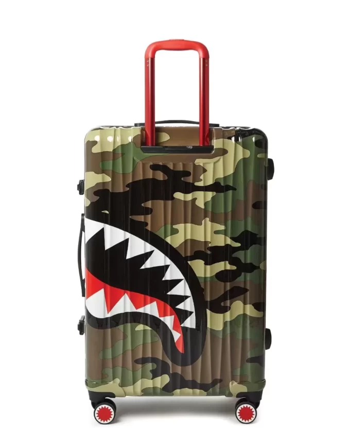 SHARKNAUTICS (CAMO) 29.5” FULL-SIZE LUGGAGE SHARKNAUTICS (CAMO) 29.5” FULL-SIZE LUGGAGE