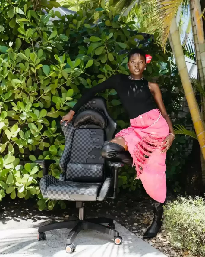 SPEED SHARK SIDE SWIPE GAMING CHAIR SPEED SHARK SIDE SWIPE GAMING CHAIR