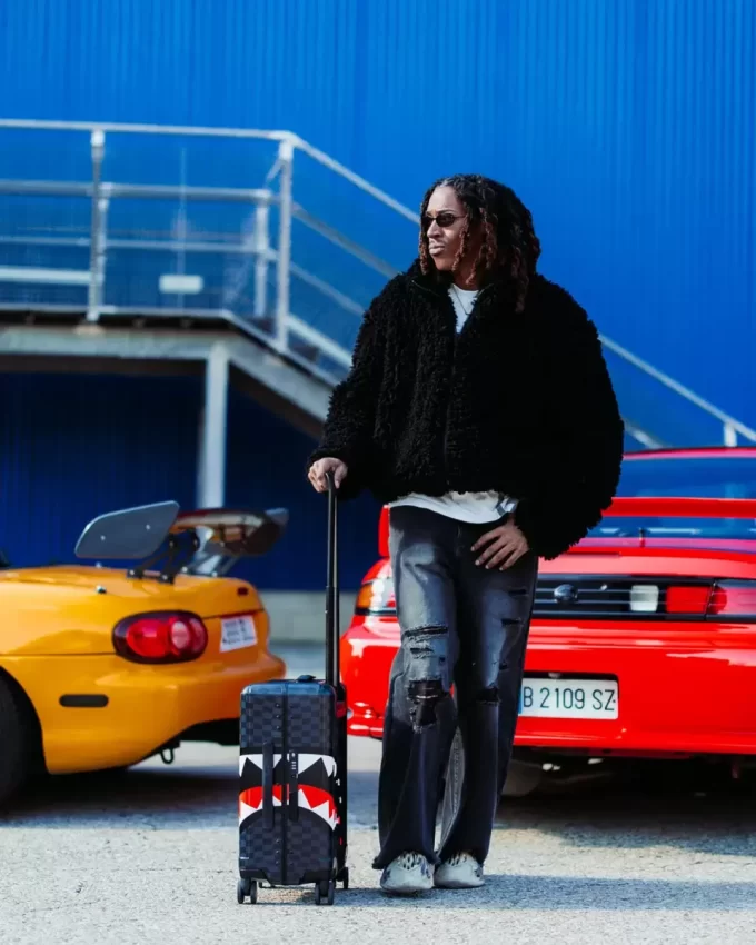 SPEED SHARK SIDE SWIPE HARD SHELL CARRY-ON LUGGAGE SPEED SHARK SIDE SWIPE HARD SHELL CARRY-ON LUGGAGE