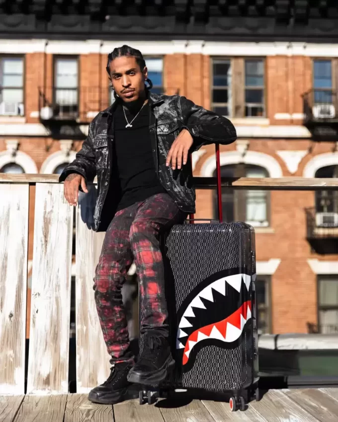 SPRAYGATTI REVV SHARKNAUTICS HARDSHELL FULL-SIZE LUGGAGE SPRAYGATTI REVV SHARKNAUTICS HARDSHELL FULL-SIZE LUGGAGE