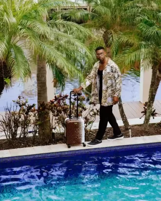 SPRAYSHARKS WORLDWIDE SHARKITECTURE CARRY-ON LUGGAGE