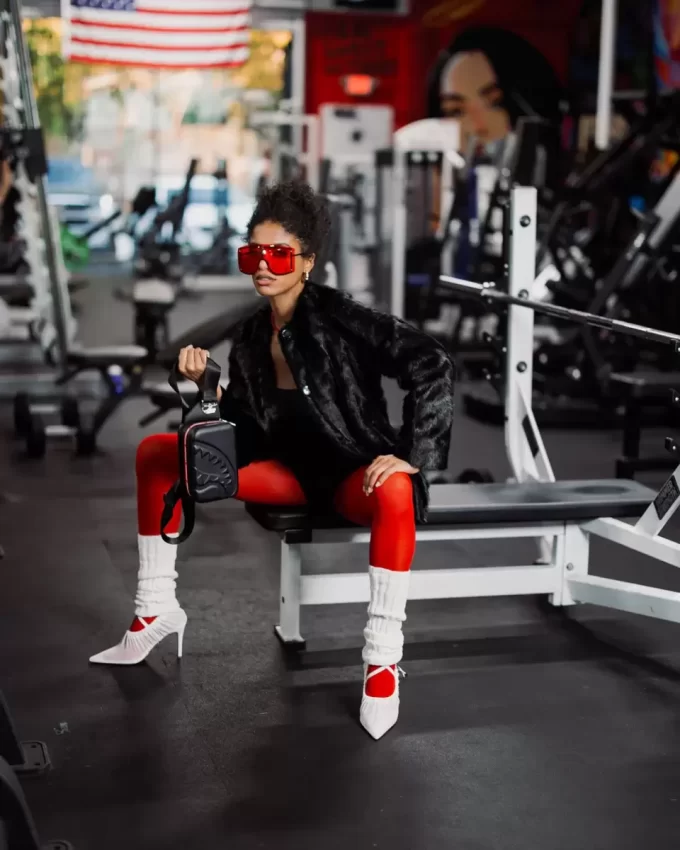 THE HERO HARD-SHELL SLING THE HERO HARD-SHELL SLING