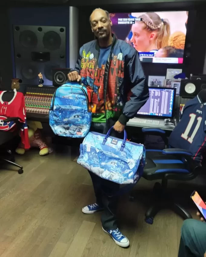 THE SHARK PARTY DUFFLE THE SHARK PARTY DUFFLE