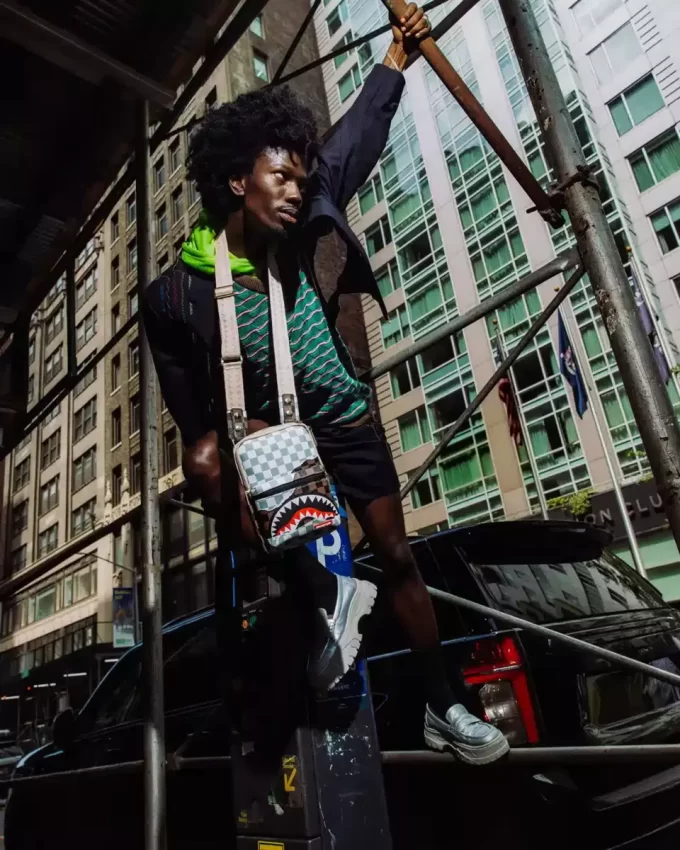 UNSTOPPABLE ENDEAVORS II MESSENGER SLING BAG UNSTOPPABLE ENDEAVORS II MESSENGER SLING BAG