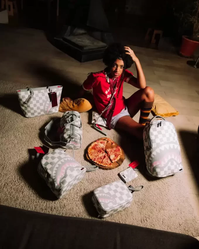 VANQUISH CREAM TOILETRY BAG VANQUISH CREAM TOILETRY BAG