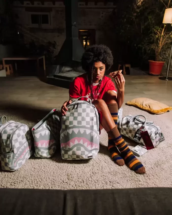 VANQUISH CREAM TOTE VANQUISH CREAM TOTE