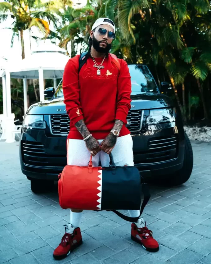 VERTICAL SHARK CUT & SEW DUFFLE VERTICAL SHARK CUT & SEW DUFFLE